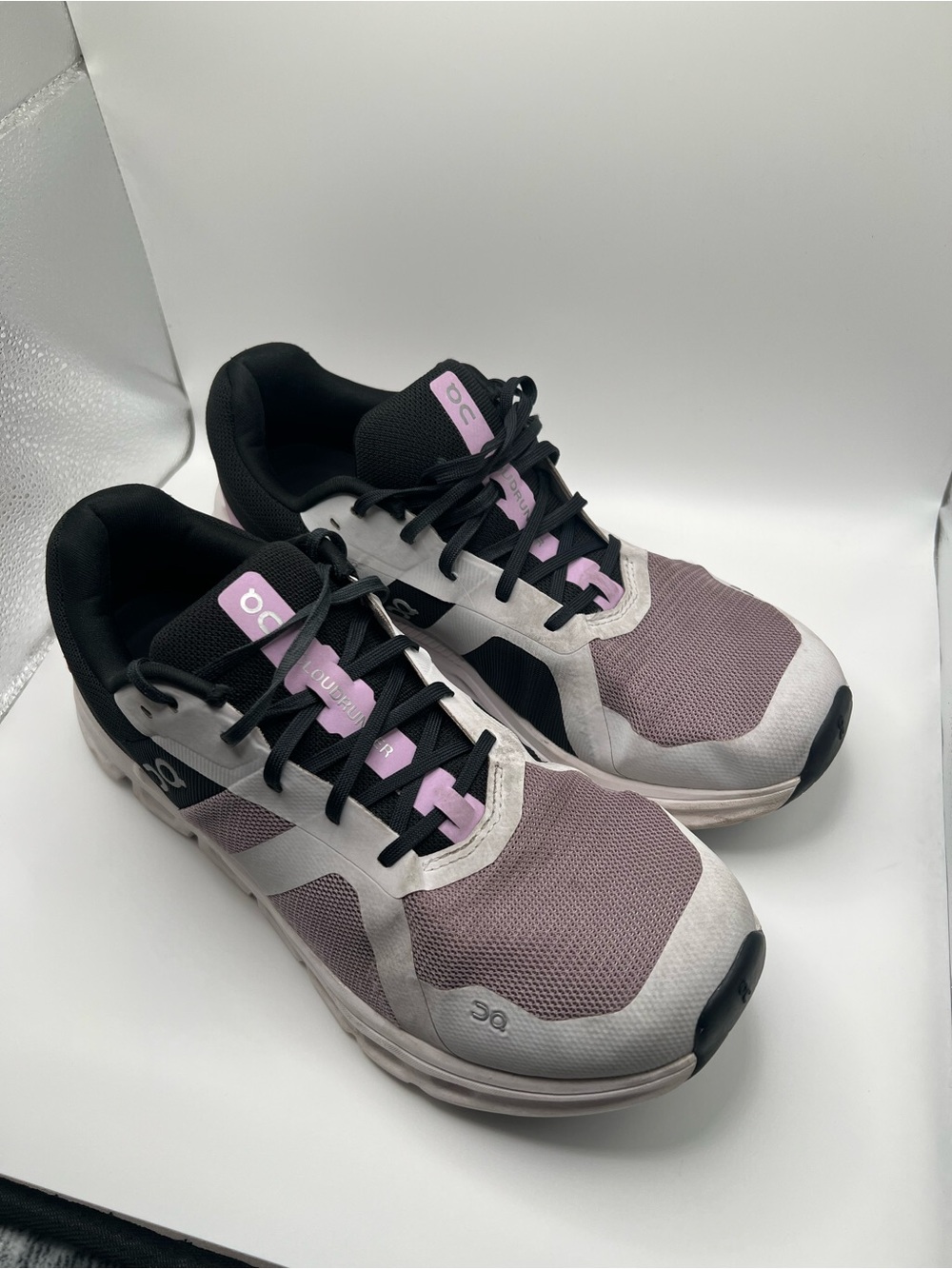 On Cloudrunner Womens 10.5 Running Shoes Sneakers Grey Lavender Black 46.98641